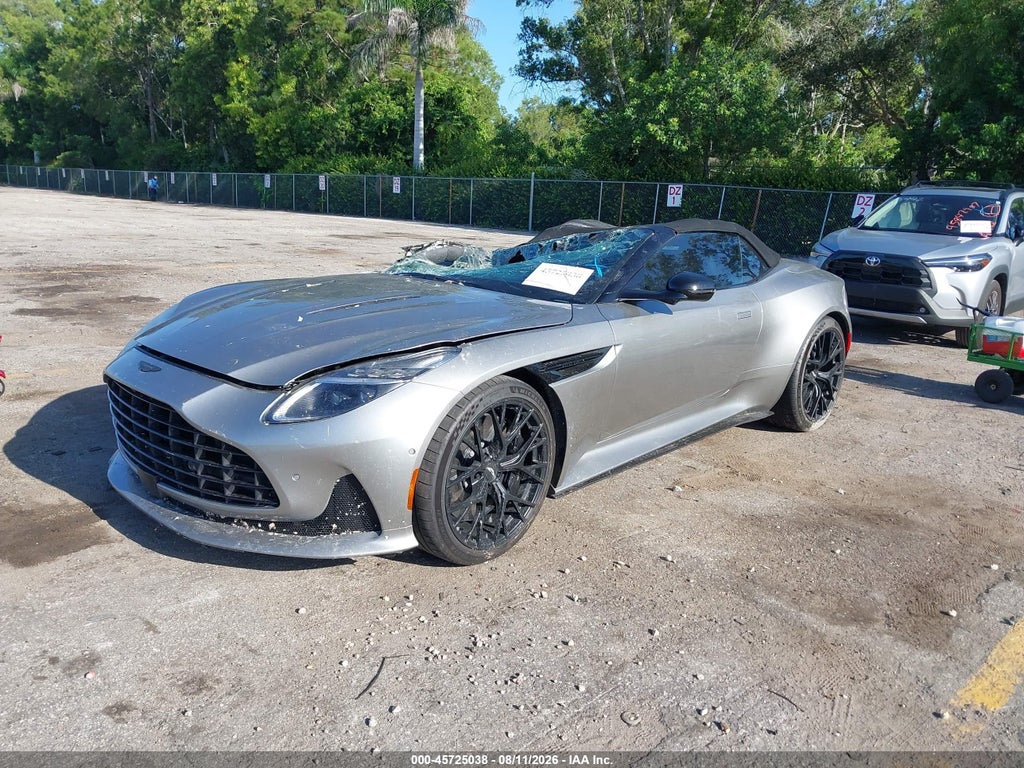 Aston Martin DB12 2025