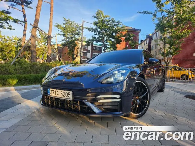 Porsche Panamera 2021