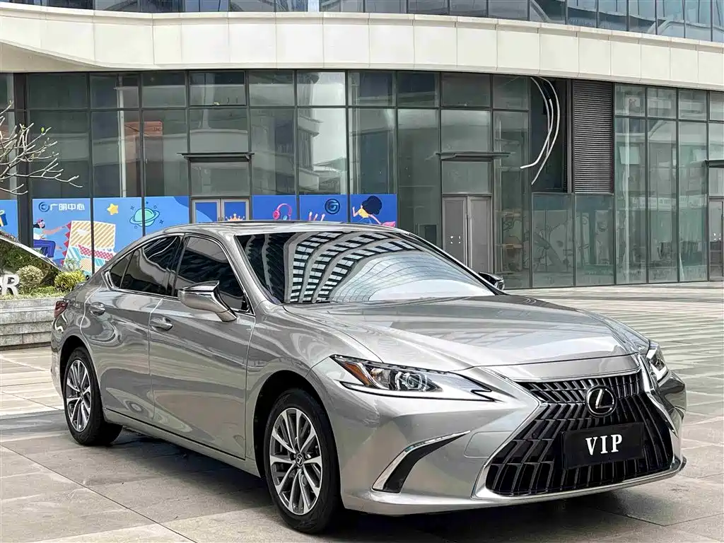 Lexus ES 2024