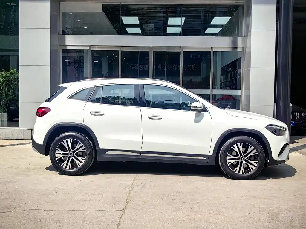 Mercedes-Benz GLA 2024