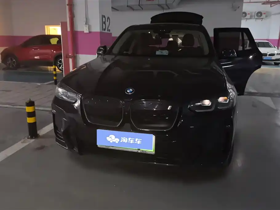 BMW iX3 2024