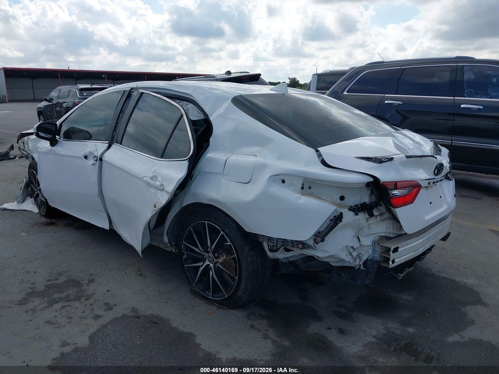 Toyota Camry 2021