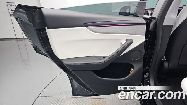 Tesla Model Y 2025
