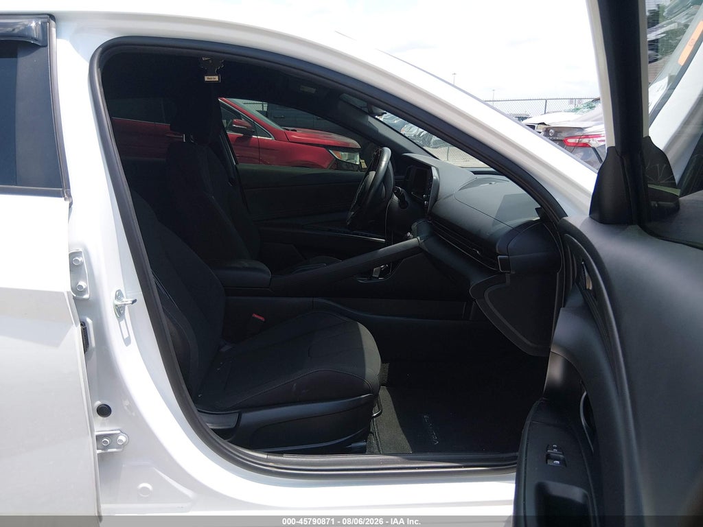 Hyundai Elantra 2025