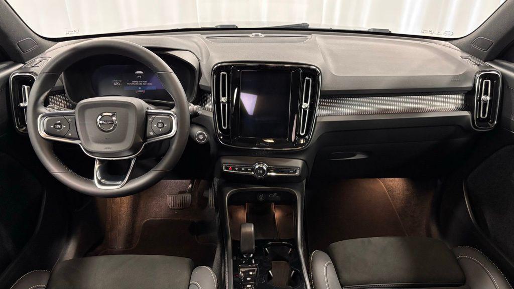 Volvo XC40 2025