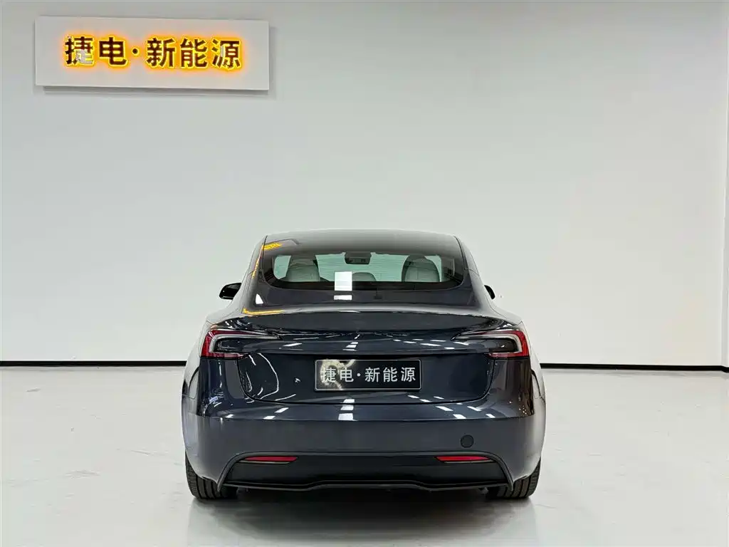Tesla Model 3 2024