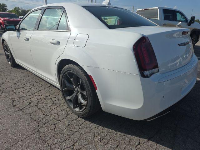 Chrysler 300 2023