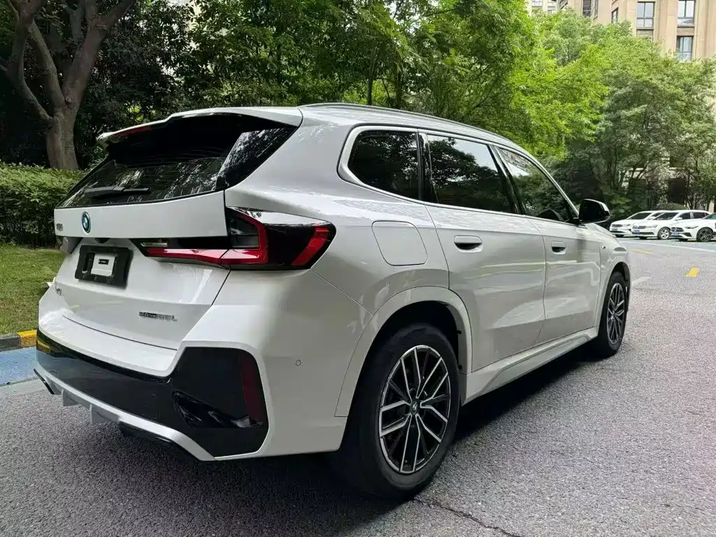 BMW iX1 2024