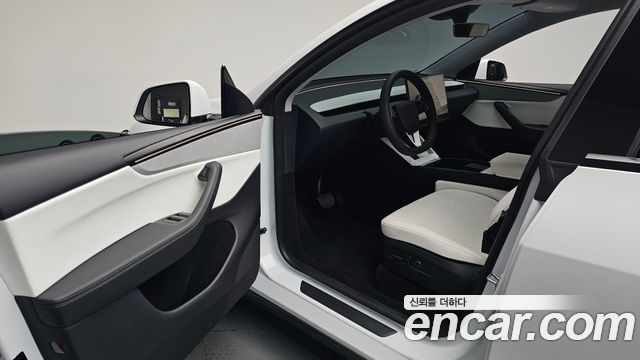Tesla Model Y 2025