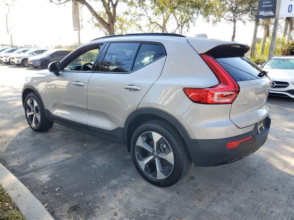 Volvo XC40 2025
