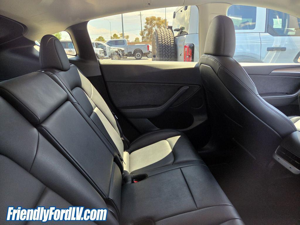 Tesla Model Y 2025