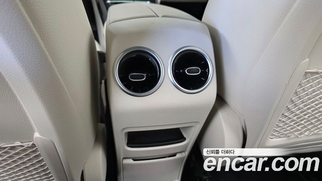 Mercedes-Benz GLB 2024