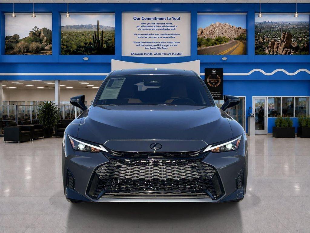 Lexus IS 2026