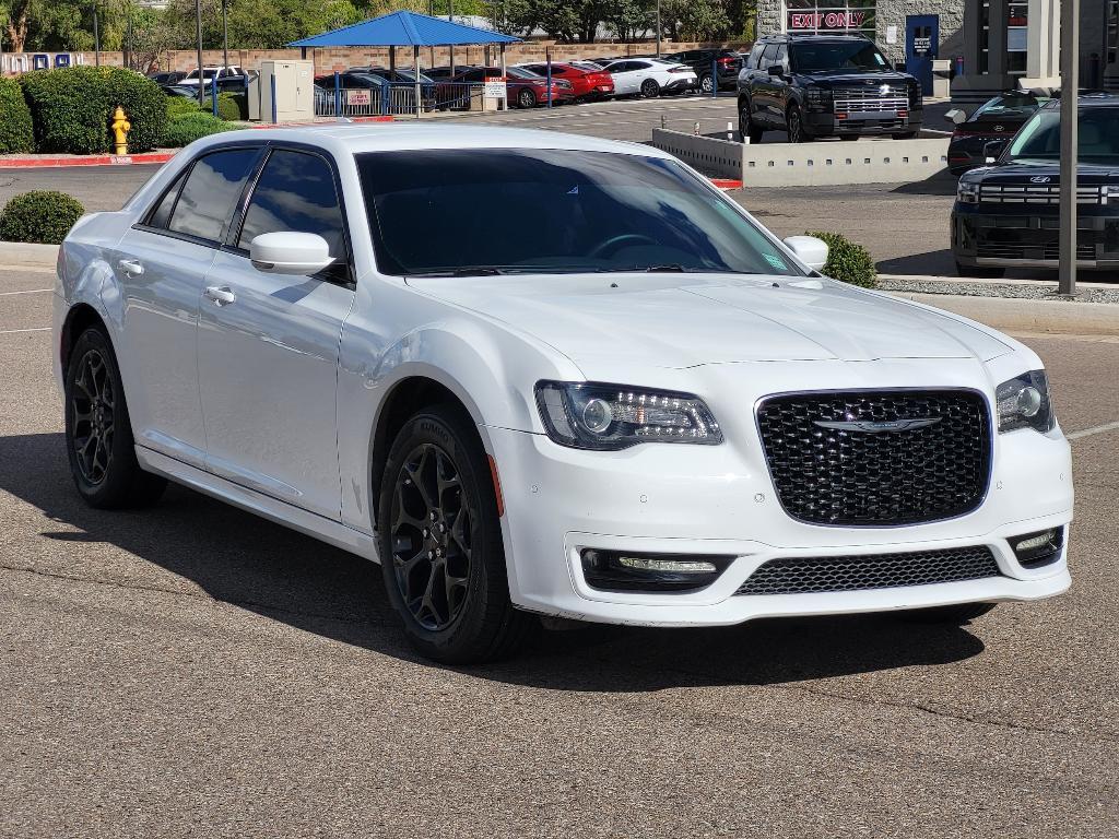 Chrysler 300 2021
