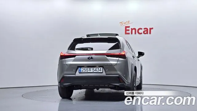 Lexus UX 2024