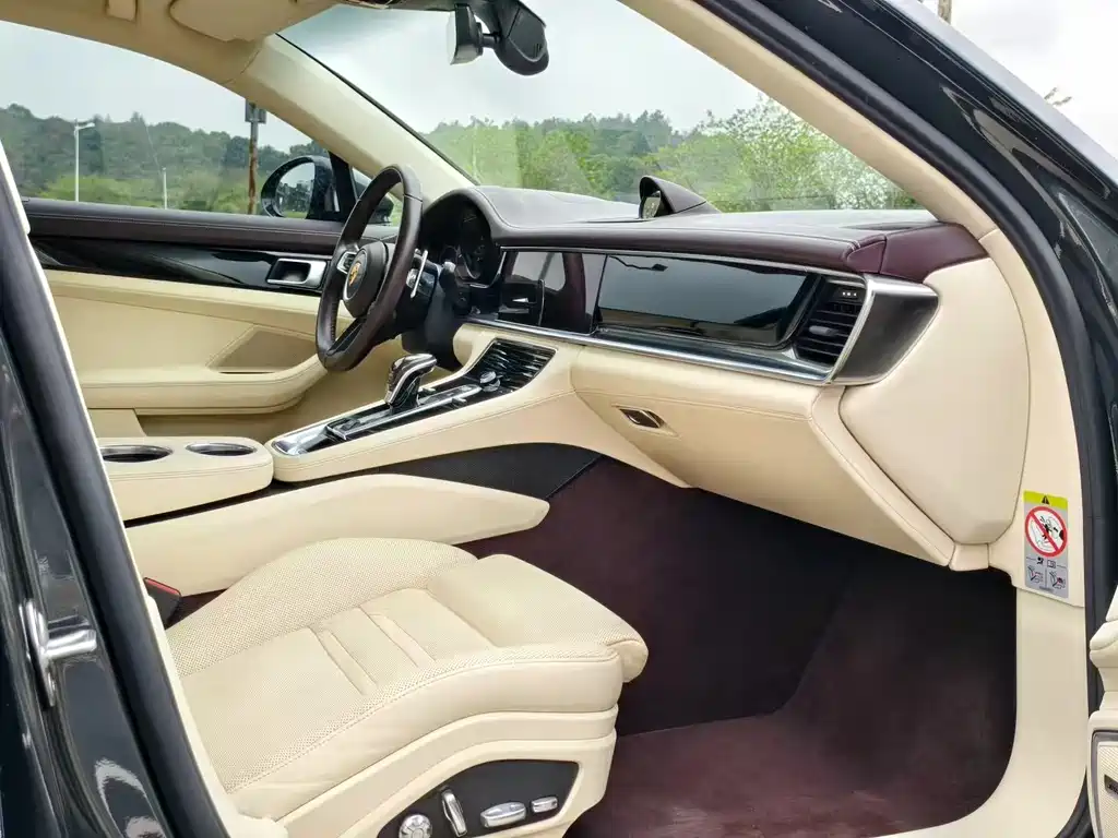 Porsche Panamera 2021