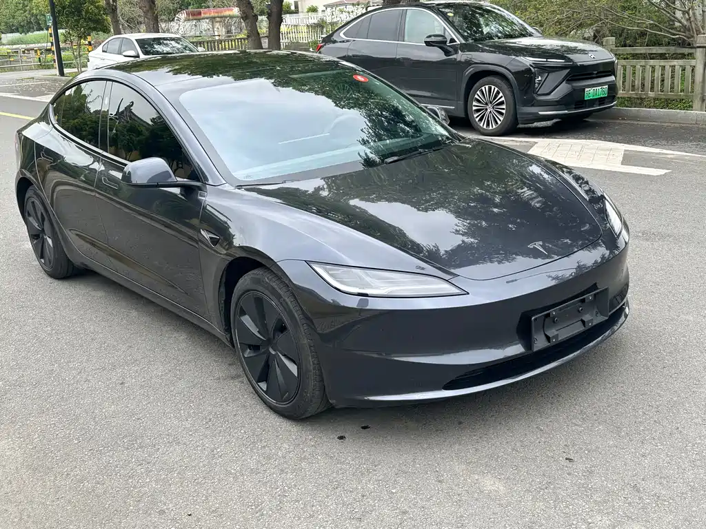 Tesla Model 3 2024