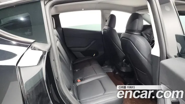 Tesla Model Y 2025