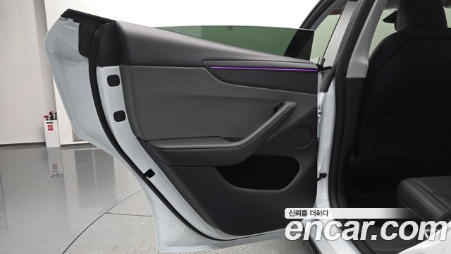 Tesla Model Y 2025