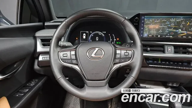 Lexus UX 2025