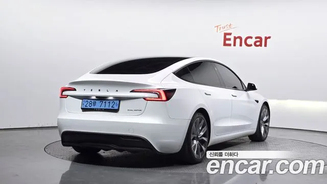 Tesla Model 3 2024