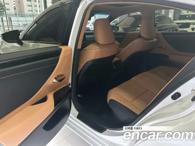 Lexus ES 2024