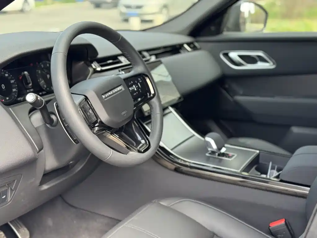 Land Rover Range Rover Velar 2025