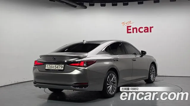 Lexus ES 2024
