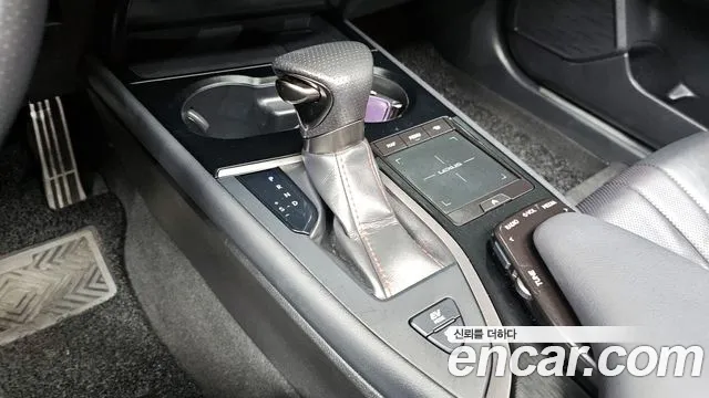 Lexus UX 2020
