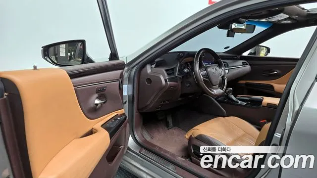 Lexus ES 2021