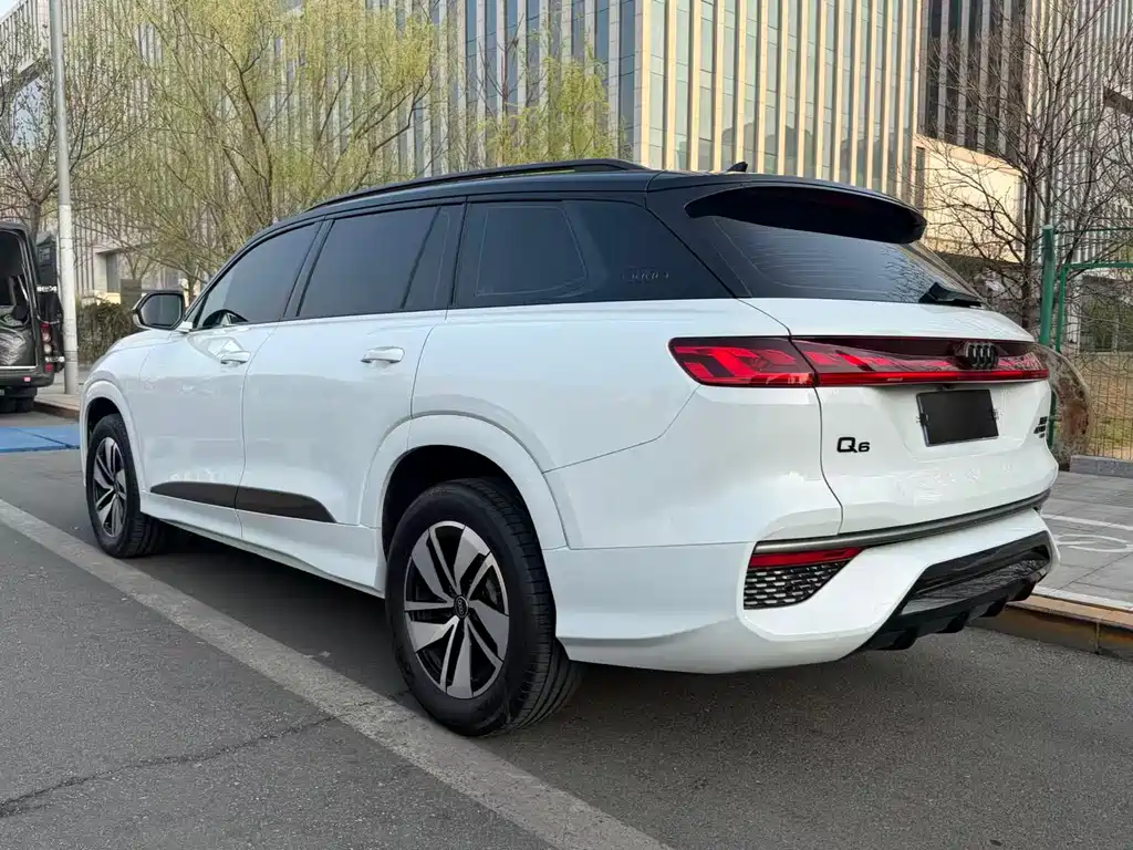 Audi Q6 2024