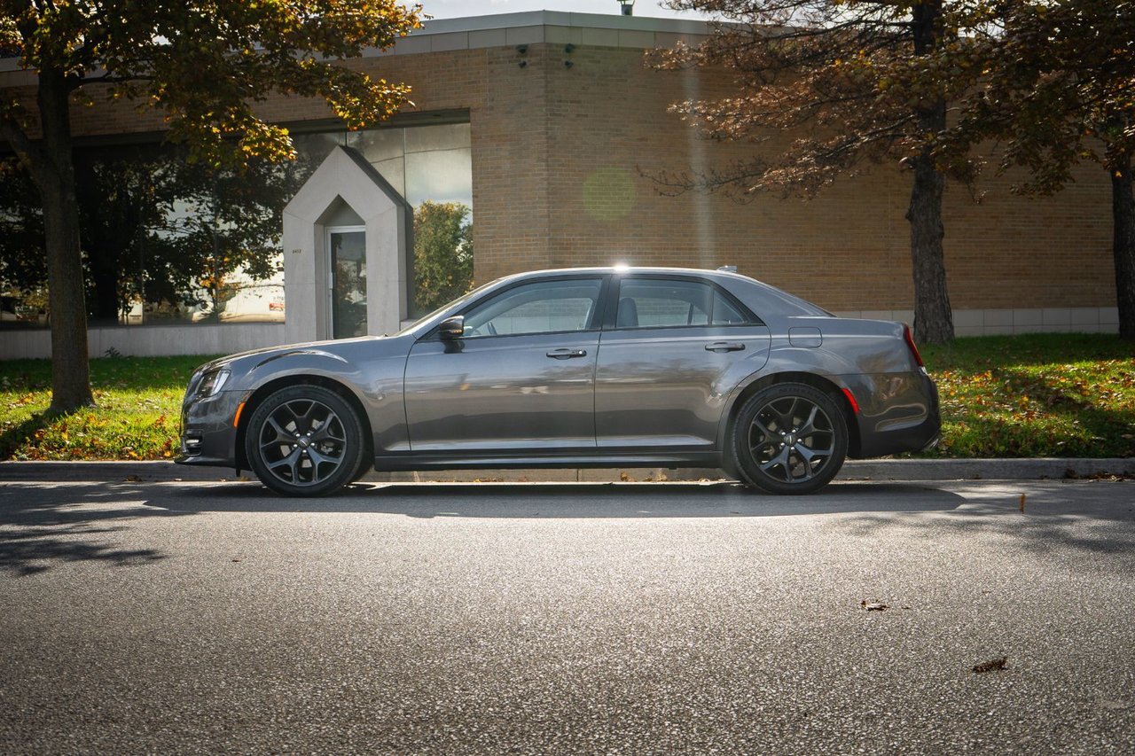 Chrysler 300 2022