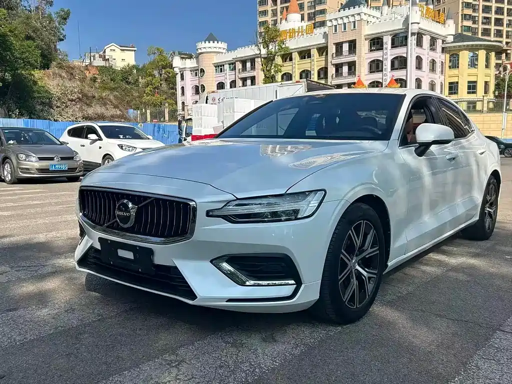 Volvo S60 2023