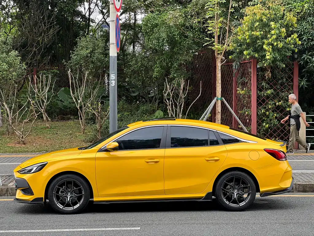MG MG5 2021