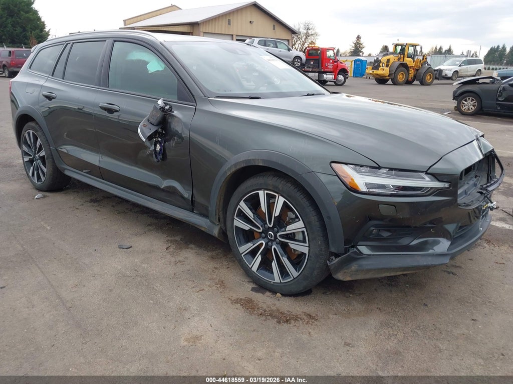 Volvo V60 Cross Country 2022