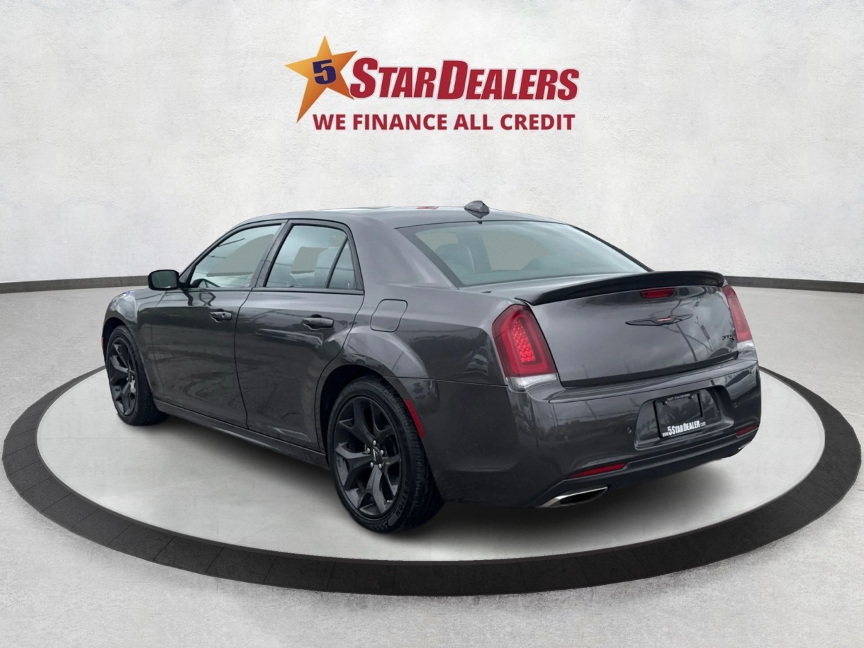 Chrysler 300 2022