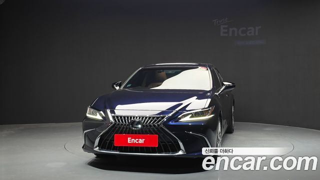 Lexus ES 2022