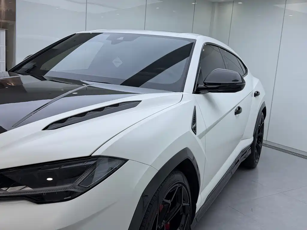 Lamborghini Urus 2024