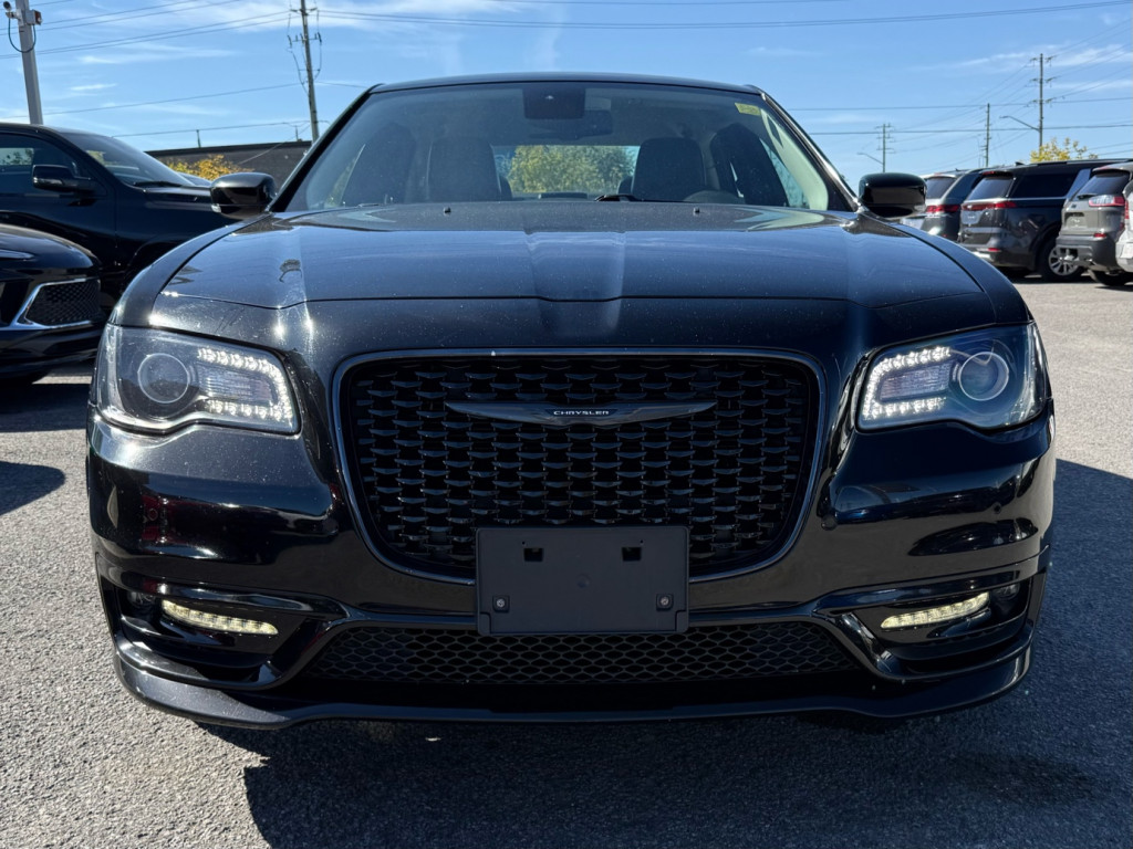 Chrysler 300 2022