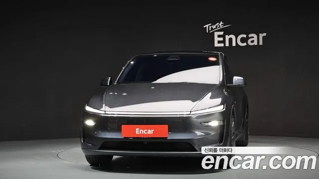 Tesla Model Y 2025