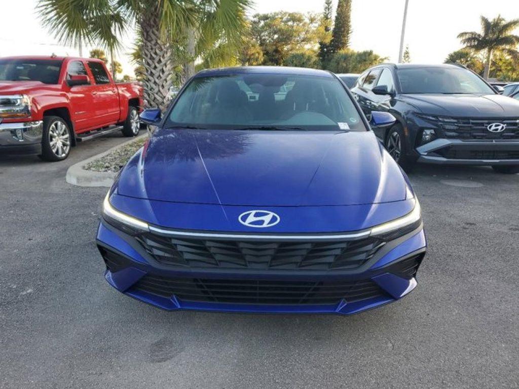 Hyundai Elantra 2025