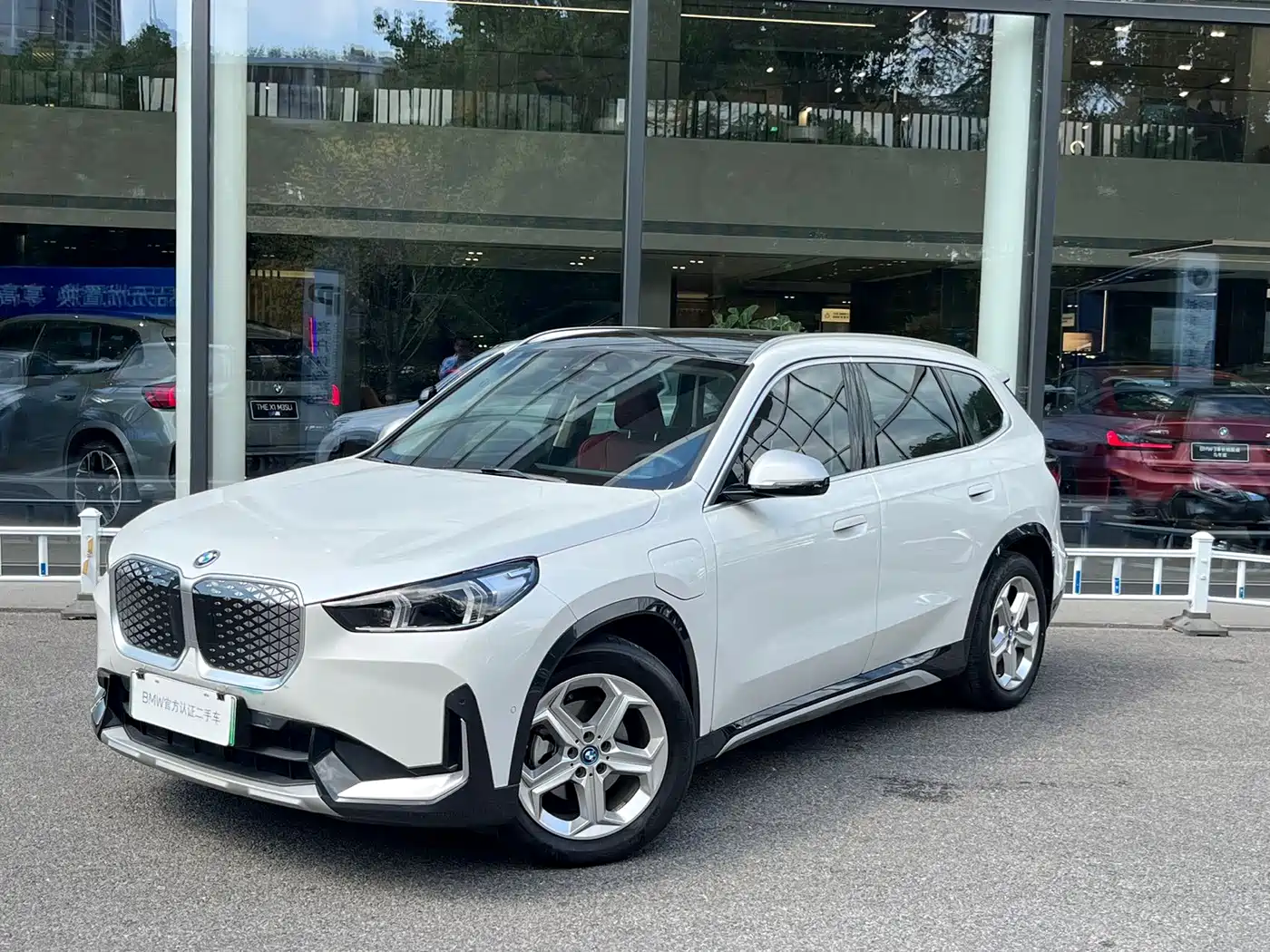 BMW iX1 2025