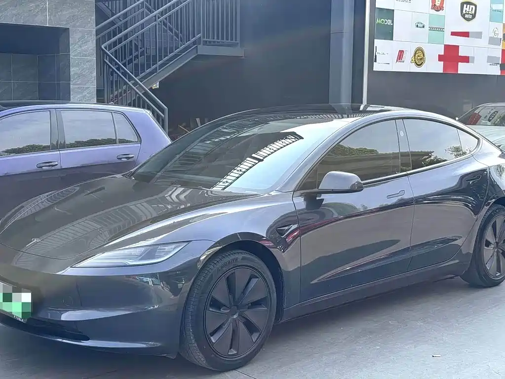 Tesla Model 3 2025