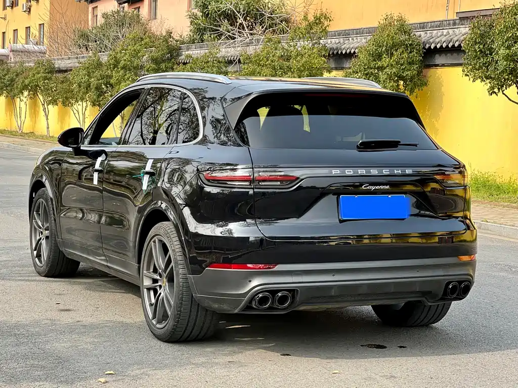 Porsche Cayenne 2022
