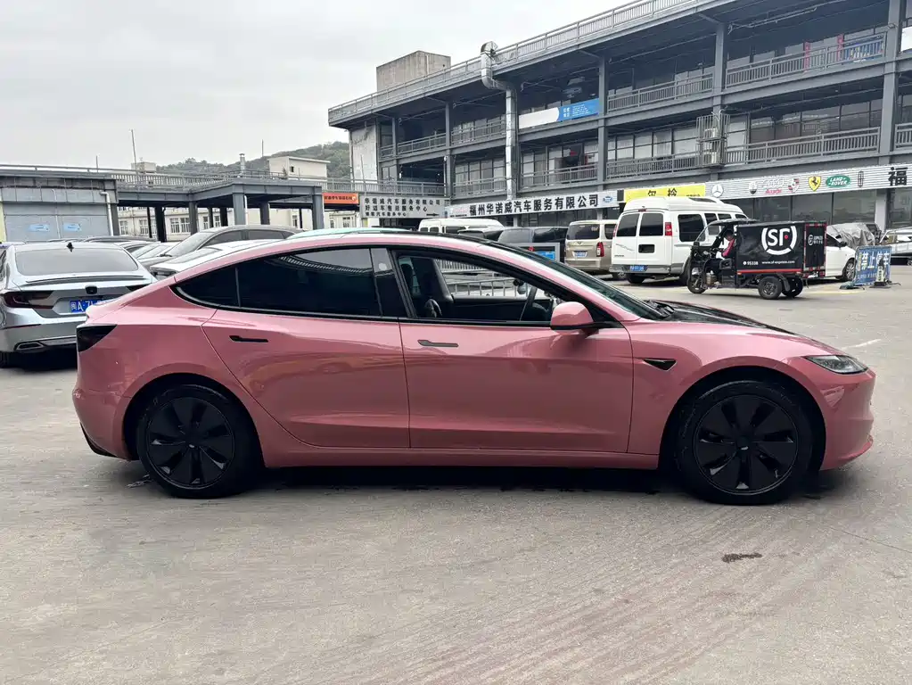 Tesla Model 3 2025