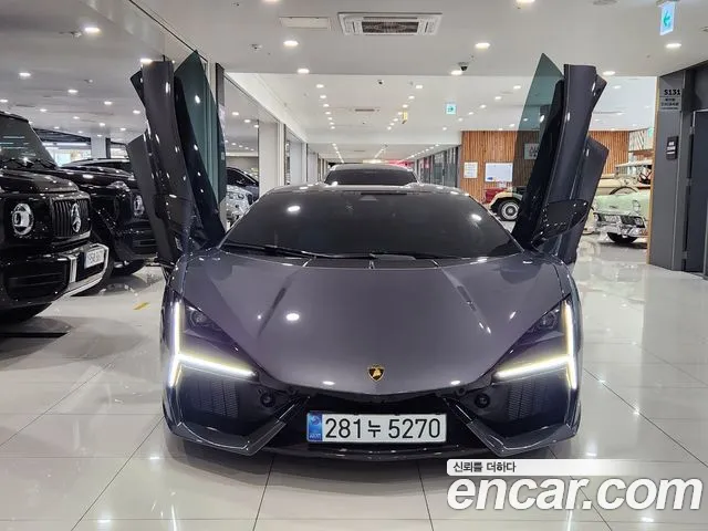 Lamborghini Revuelto 2025