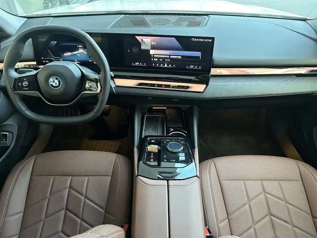 BMW i5 2025
