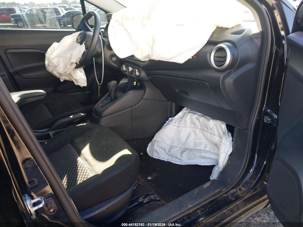 Nissan Versa 2024