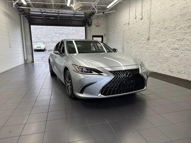 Lexus ES 2024