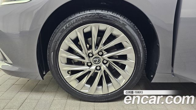 Lexus ES 2021